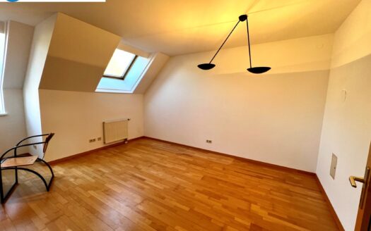 Gablitz – zentrale, gepflegte 3 Zimmer Dachgeschosswohnung *Koffer nehmen und einziehen*