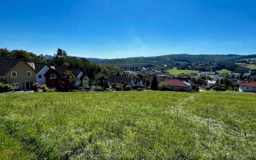 Rarität in Gablitz – Südlage Baugrundstück mit traumhaftem Wienerwald-Fernblick
