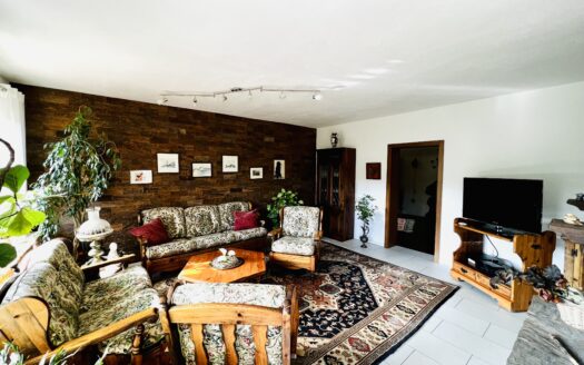 Gediegenes Einfamilienhaus in schönster Gablitz Süd-Ruhelage mit Wohnrecht